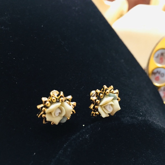 Jewelry - Vintage celluloid Floral Earrings